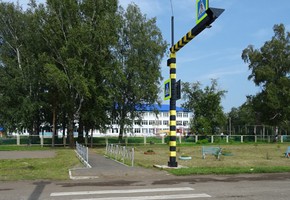 В Шарыпове сотрудники полиции проверили готовность школ к началу нового учебного года