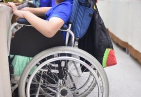 Детям-инвалидам дали право обслуживания вне очереди