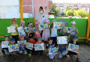 Сотрудники ГИБДД напоминают дошкольникам о правилах безопасности на дорогах