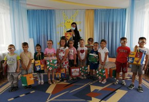 СУЭК: 20 лет творим добро. СУЭК подарила развивающие книги детям с нарушением зрения