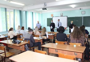 Сотрудники МО МВД России «Шарыповский» провели профориентационное занятие для правового класса