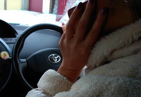 Госавтоинспекция напоминает об опасности разговоров по мобильному телефону в процессе участия в дорожном движении