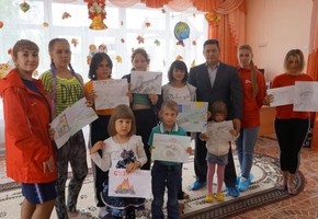 СУЭК: 20 лет творим добро. В Шарыпово "двадцатка добровольцев" СУЭК побывала в гостях у подопечных Центра социальной помощи семье и детям