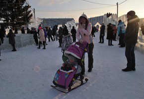 Ростехнадзор подтверждает: жесткие требования к зимним горкам введены по всей стране.