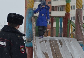 Дорожные полицейские обращают внимание на обеспечение безопасности катания с горок