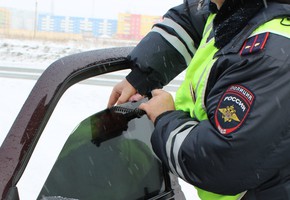 Сотрудники Госавтоинспекции напоминают об ответственности за чрезмерную тонировку