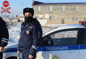 Автоинспекторы напомнили водителям о безопасности на железнодорожных переездах