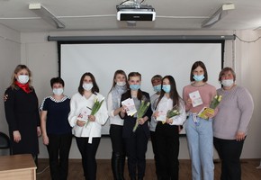 В рамках акции «8 марта в каждый дом» правоохранители вручили  паспорта юным жительницам города