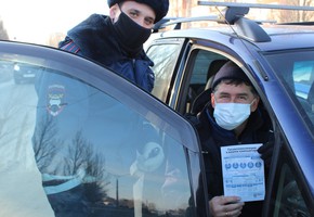 Сотрудники Госавтоинспекции провели акцию «Госуслуги доступны всем»