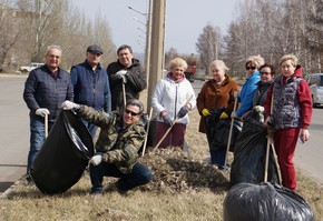 Депутаты вышли на субботник