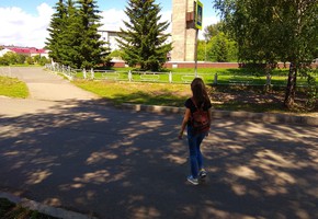 Дорожные полицейские призывают пешеходов и водителей соблюдать правила безопасности на дорогах