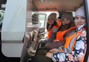 В Шарыпово юные инспекторы движения познакомились с работой инспекторов ДПС