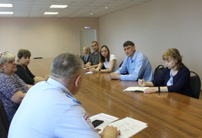 В Шарыпово сотрудники ГИБДД  встретились с организаторами, осуществляющими перевозку детей