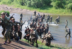 Васильковые береты у двоих юнармейцев из Шарыпова