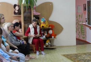 В «Единый день безопасности» дорожные полицейские и родители дошкольников обсудили вопросы безопасности детей на дорогах