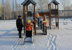 Сотрудники ГИБДД совместно с отрядом ЮИД провели акцию «Безопасная горка»