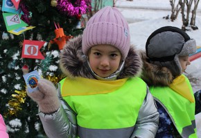 Госавтоинспекция рекомендует пешеходам, особенно юным, сделать световозвращающие элементы неотъемлемой частью верхней одежды