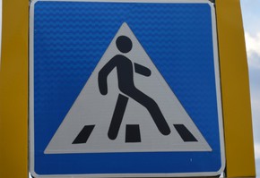 Сотрудники ГИБДД призывают пешеходов и водителей соблюдать правила безопасности на дорогах