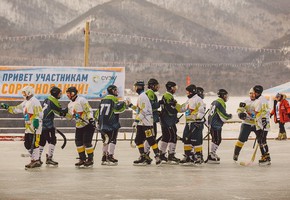 Ha Байкале прошел турнир пo xoккeю c мячом среди предприятий Логистического дивизиона CУЭK