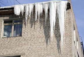 О риске схода c крыш снега и ледовых образований